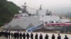 Tentara Angkatan Laut berjalan melewati kapal perang korvet buatan Taiwan saat upacara peresmian di Yilan, 26 Maret 2024. (Sam Yeh / AFP)