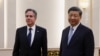 ARCHIVO - El secretario de Estado, Antony Blinken estrecha la mano del presidente chino Xi Jinping durante encuentro en Beijing, China, el 19 de junio de 2023, para buscar acercamientos luego de largo período de una tensa relación bilateral entre las dos potencias.