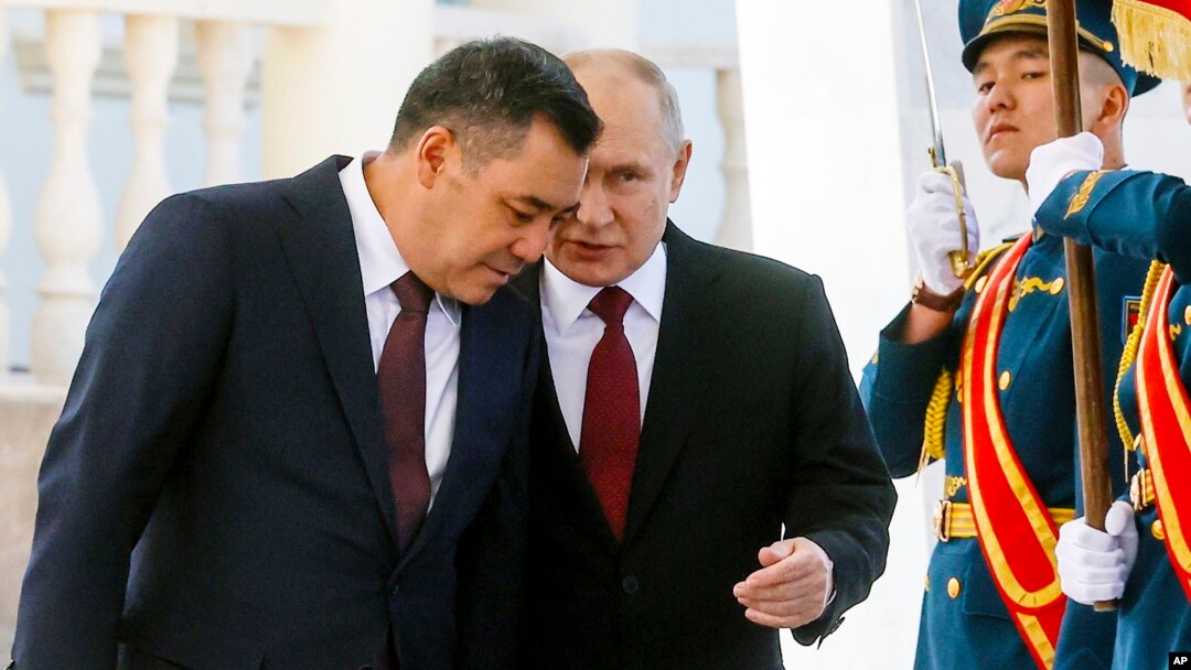 Prezidentlar Sadir Japarov va Vladimir Putin, Bishkek, 12-oktabr, 2023