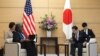 Duta Besar AS untuk PBB Linda Thomas-Greenfield (kiri) dan Perdana Menteri Jepang Fumio Kishida (kanan), di kantor perdana menteri Jepang di Tokyo, Jumat, 19 April 2024. (AP/Eugene Hoshiko)