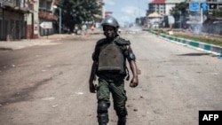 Deux enfants de huit et 14 ans ont été tués mardi par balle à Kindia, à 130 km à l'est de Conakry, lors de manifestations contre les coupures répétées d'électricité.