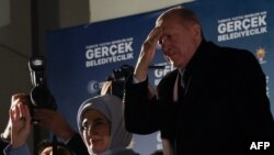 Prezida wa Turukiya, Recep Tayyip Erdogan, kumwe n'umbukanyi wiwe