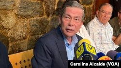 Gerardo Blyde, jefe de la delegación negociadora de la oposición durante una conferencia de prensa. 