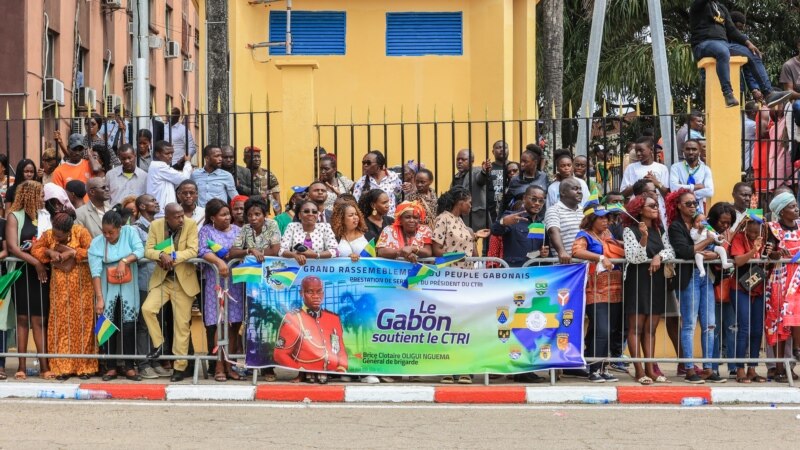 Au Gabon, une transition dans la liesse populaire pour faire 
