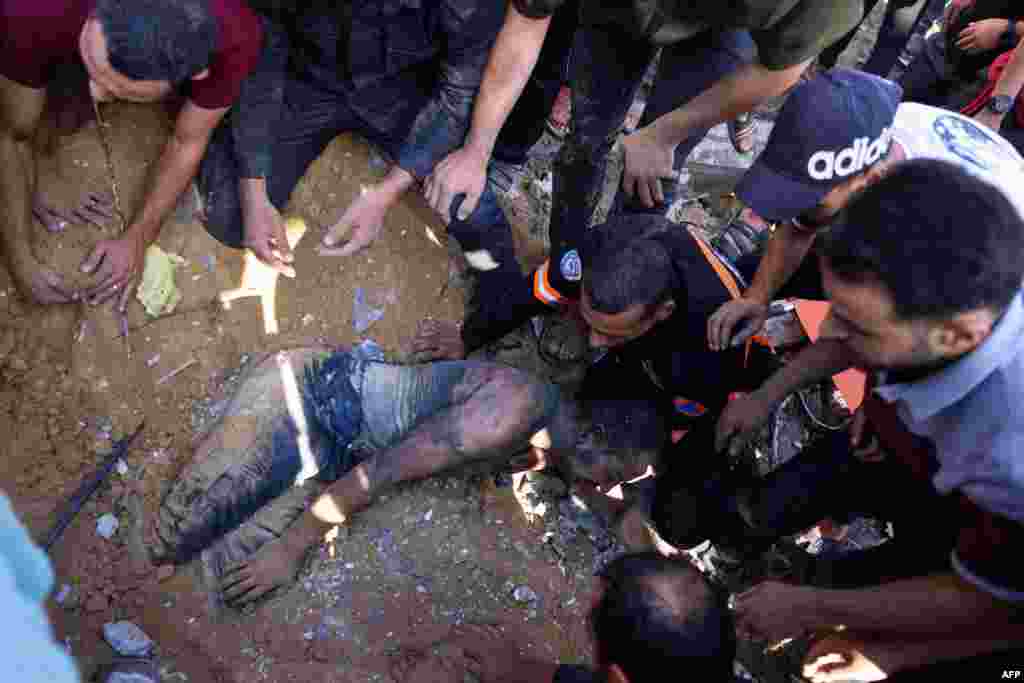 Emergency responders and residents rescue a Palestinian man from the rubble of a house after an Israeli airstrike in Rafah, southern Gaza Strip. (Photo by SAID KHATIB / AFP)