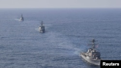 Yulgokyi, kapal perusak milik AL Korea Selatan, USS Benfold milik AL AS, dan kapal Atago milik Jepang saat mengikuti latihan pertahanan Angkatan Laut di perairan internasional antara Jepang dan Korea, 17 April 2023. (Foto: Kementerian Pertahanan Korea Selatan via Reuters)