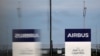 FILE: Logo Airbus di pintu masuk pabrik produksi Jean-Luc Lagardere A380 di kantor pusat Airbus di Blagnac, dekat Toulouse, Prancis 18 Juni 2020. (REUTERS/Stephane Mahe)