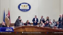 Shqipëri, deputetë të opozitës bllokojnë sallën. Dështon Komisioni i Reformës Zgjedhore