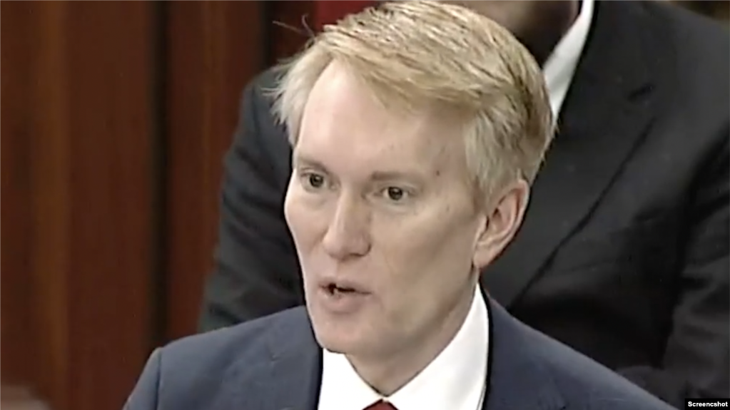 俄克拉荷马州共和党籍联邦参议员詹姆斯·兰克福德（Sen. James Lankford, R-OK）9月27日在美国参议院农业委员会就外国对美国的农业用地投资举行听证会上发言。（视频截图）(photo:VOA)