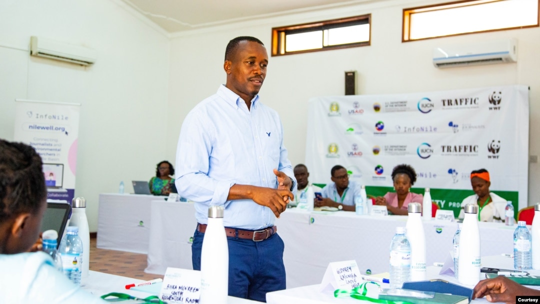 Water Journalists Africa founder Fredrick Mugira leads a workshop for media in Uganda, in February 2023. (Credit: InfoNile)
