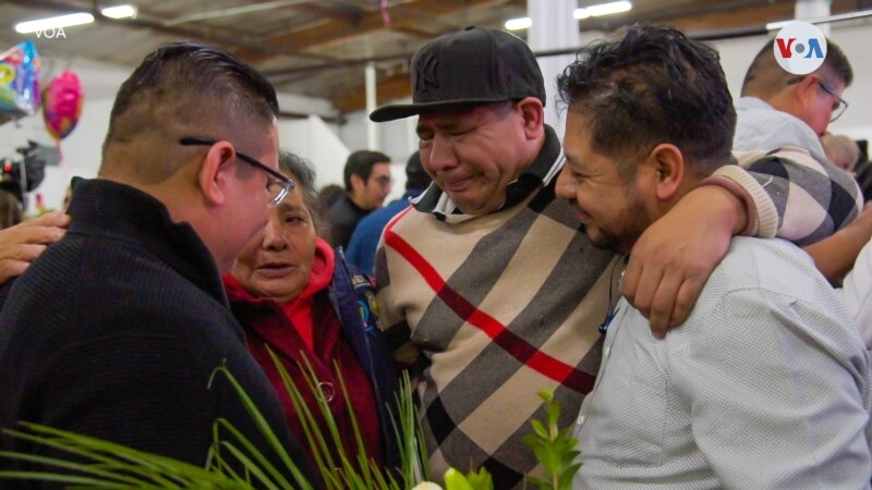 En Fotos | Programa permite que mexicanos abracen a sus seres queridos tras décadas de separación 