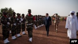 FILE - French Armed forces Minister Sebastien Lecornu (CL), France's Chief of the Defense Staff Thierry Burkhard (C) and Niger Minister of National Defense Alkassoum Indatou (R) review troops as they arrive at the Ouallam's military base on July 15, 2022.