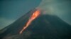 Gunung Merapi tampak sedang memuntahkan lahar panas terlihat dari Turi, Sleman, Yogyakarta, hari Selasa (14/3). (Foto:&nbsp;Andreas Fitri Atmoko/Antara via Reuters)