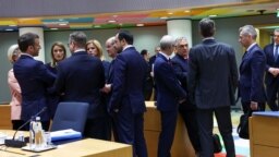 Kritik AB zirvesi Brüksel’de toplandı. AB Komisyonu, Ukrayna’ya mali destek ve AB üyeliğini veto eden Macaristan Başbakanı Victor Orban’a, askıya aldığı 10 milyar Euro’luk ödeneği açtı. Ancak Orban, zirve girişinde, “Ukrayna hazır değil” dedi. 