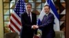 1일 토니 블링컨 미국 국무장관이 이스라엘 텔아비브에서 아이작 헤르조그 이스라엘 대통령을 만나 악수를 나누고 있다.