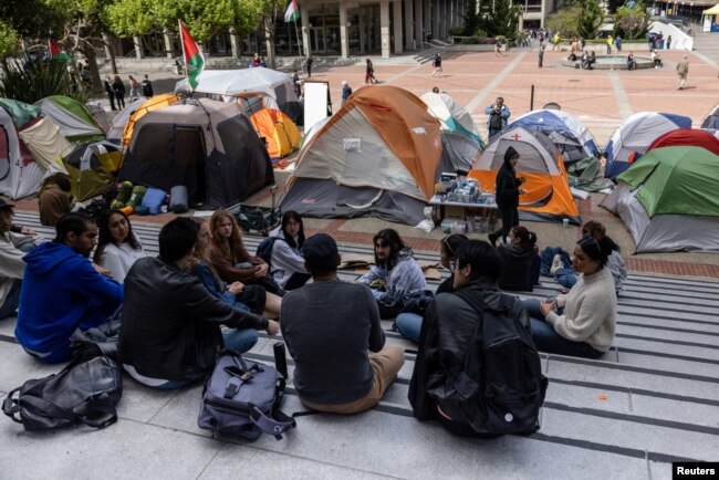 FILE - Students attend a protest encampment in support of Palestinians at University of California, Berkeley during the ongoing conflict between Israel and the Palestinian Islamist group Hamas, in Berkeley, U.S., April 25, 2024. (REUTERS/Carlos Barria)