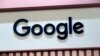 Logo Google terpasang di pameran Vivatech di Paris, Prancis, pada 15 Juni 2022. (Foto: AP/Thibault Camus)