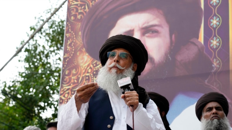 Pakistan arrests radical Islamist leader for placing bounty on chief justice