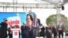 CHP lideri Özel diğer siyasi parti seçmenlerine “sandık ittifakı kurarak CHP’li adaylara oy verme” çağrısı yaptı. 