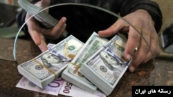 سیاست‌گذاری‌های بانک مرکزی جمهوری اسلامی برای کنترل بازار ارز همچنان ادامه دارد.