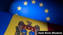 Zastave Moldavije i Evropske unije (Foto: Reuters/Dado Ruvic)