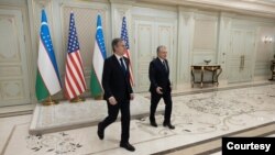 El secretario de Estado de los Estados Unidos, Antony Blinken, visita Tashkent, Ubezkistán.