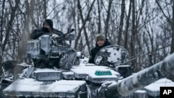 Украинската војска извести за руски артилериски и тенковски напади врз 16 населени места во областа Бахмут