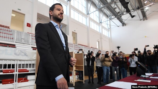 Jedan od lidera Evrope sad Jakov Milatović glasa u Podgorici (Foto: Savo Prelevic, RFE/RL)