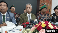 গাজীপুর জেলা প্রশাসক কার্যালয়ে নির্বাচন কমিশনার (ইসি) মো. আলমগীর। ১৭ ডিসেম্বর, ২০২৩।