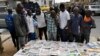 Présidentielle au Nigeria: légère avance pour Tinubu, l'opposition crie à la manipulation