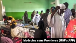 A handout picture taken on April 19, 2023 and obtained from Doctors Without Borders (MSF) on April 21 shows a crowded ward at a hospital in El Fasher in Sudan's North Darfur region, where multiple people have been wounded in ongoing battles there.