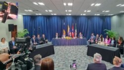 Representantes del gobierno y la oposición de Venezuela firman dos acuerdos parciales
