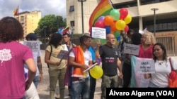 Un grupo de activistas de la comunidad LGTBIQ de Venezuela denuncia en Caracas el retraso procesal y pide la nulidad del artículo que establece que el matrimonio civil en el país solo puede darse entre un hombre y una mujer.