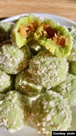 Kue klepon kering kreasi diaspora Indonesia, Amanda Crough di Downey, California (dok: Amanda Crough)