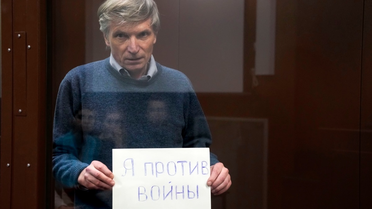 Russian Court Fines War Critic Who Asked for Prison Instead - Vimarsana News
