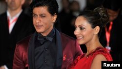 অভিনেতা শাহরুখ খান এবং স্ত্রী গৌরী খান