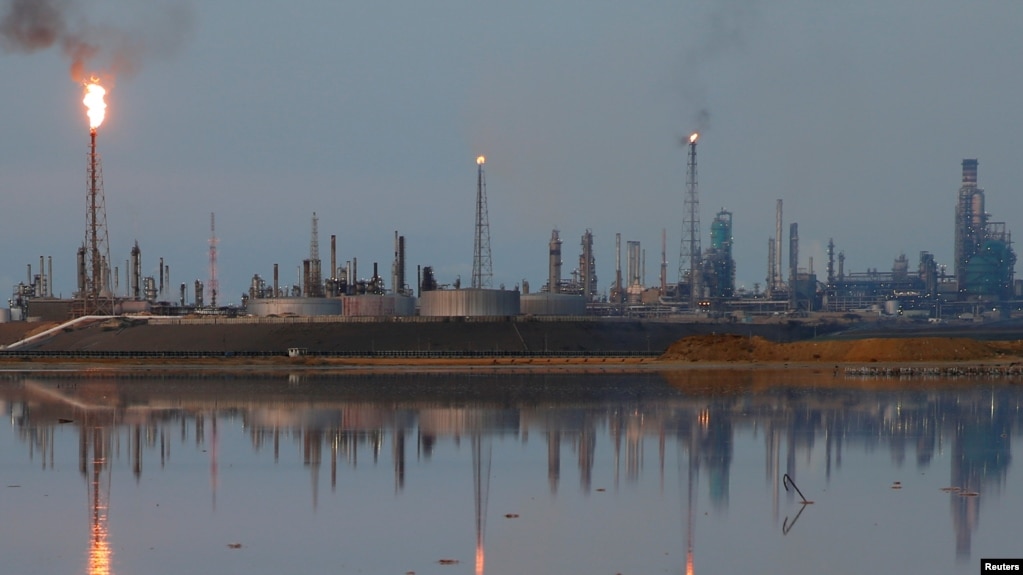 Vista general del complejo de refinería Amuay, perteneciente a la petrolera estatal venezolana PDVSA, en Punto Fijo, Venezuela, 17 de noviembre de 2016.