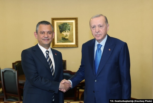 Özel ve Erdoğan son olarak CHP Genel Merkez'inde biraraya geldi.