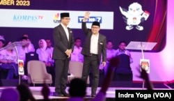 Presidential and vice-presidential candidate pair Anies Baswedan and Muhaimin Iskandar attended the Second Vice Presidential Debate for the 2024 Election on Friday (22/12) in Jakarta (VOA/Indra Yoga)