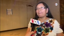 Voluntaria de centro de votación en Washington critica problemas con registros de votantes
