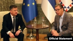 Predsednik Srbije Aleksandar Vučić sastao se sa specijalnim predstavnikom EU za dijalog Beograda i Prištine Miroslavom Lajčakom, u Beogradu, 12. maja 2023. (Foto: FoNet)