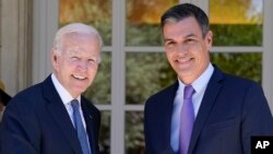 Foto Achiv: Prezidan Joe Biden ak Premye Minis Espay Pedro Sanchez nan Madrid, Espay, 28 Jyen 2022. 