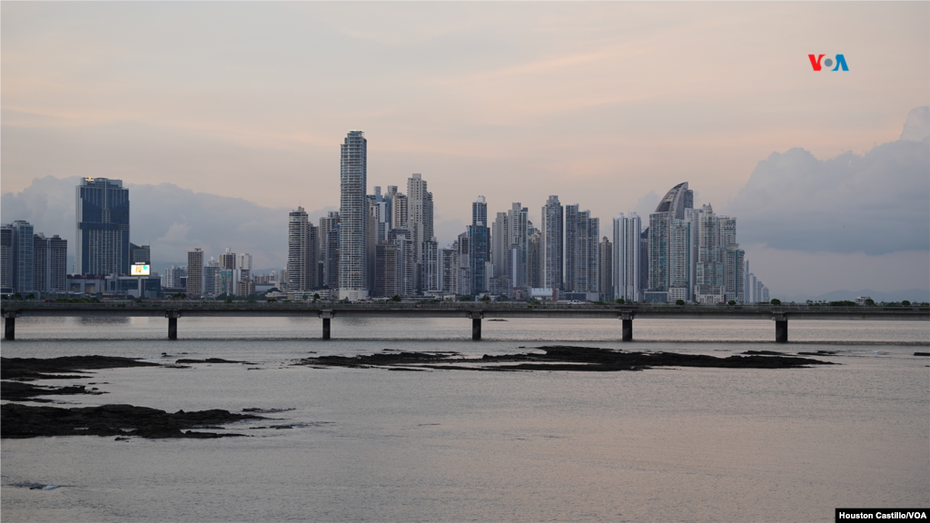 Vista de la Ciudad de Panamá desde el Casco Antiguo o Casco Viejo. 