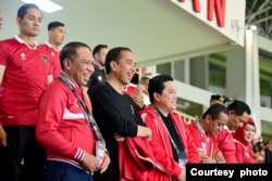 Presiden Joko Widodo bersama Ketua Umum PSSI Erick Thohir menyaksikan langsung pertandingan di Stadion Manahan, Solo. (Courtesy: Setpres RI)