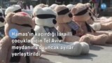 Hamas’ın kaçırdığı İsrailli çocuklar için Tel Aviv meydanına oyuncak ayılar yerleştirildi 