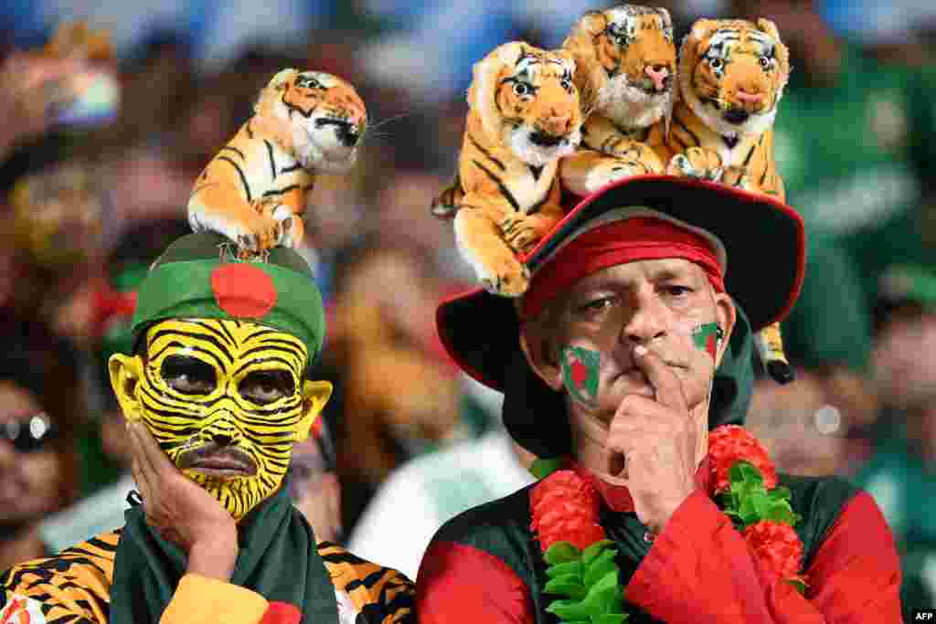 Bangladesh fans react while watching the 2023 ICC Men&#39;s Cricket World Cup one-day international (ODI) match between Pakistan and Bangladesh at the Eden Gardens in Kolkata, India.