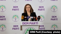 DEM Parti Sözcüsü Ayşegül Doğan, Türkiye’nin batı illerindeki 27 ilçede yerel seçime kendi adaylarıyla gireceklerini açıkladı.