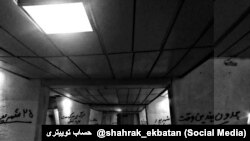  شعارنویسی بر ستون‌های شهرک اکباتان در تهران