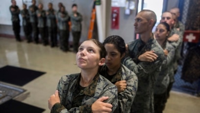 US Marines Slow to Combine Women, Men in Training