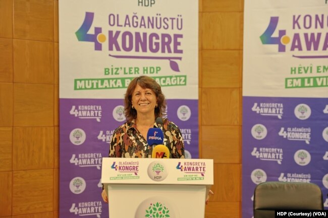 Sultan Özcan HDP'nin yeni eş genel başkanı olarak seçildi.